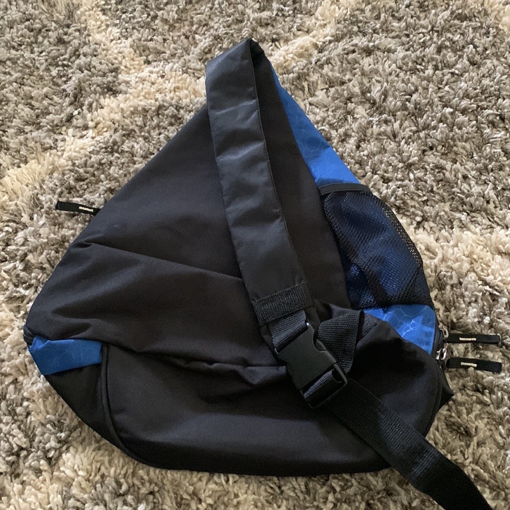 Seaworld Discovery Cove Crossbody Backpack Blue Black Adjustable Straps Unisex - Picture 6 of 11